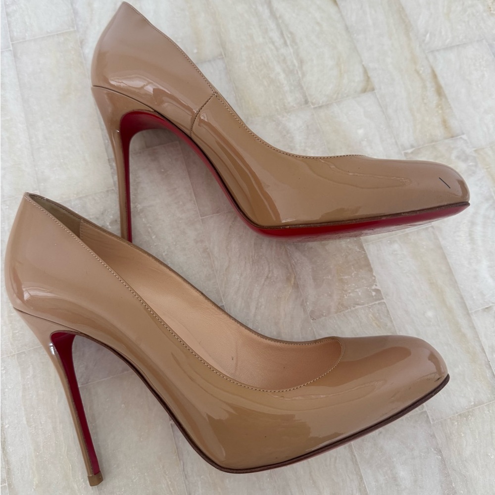 Christian Louboutin Tan Patent Leather Pumps, size 39 - Picture 4 of 12